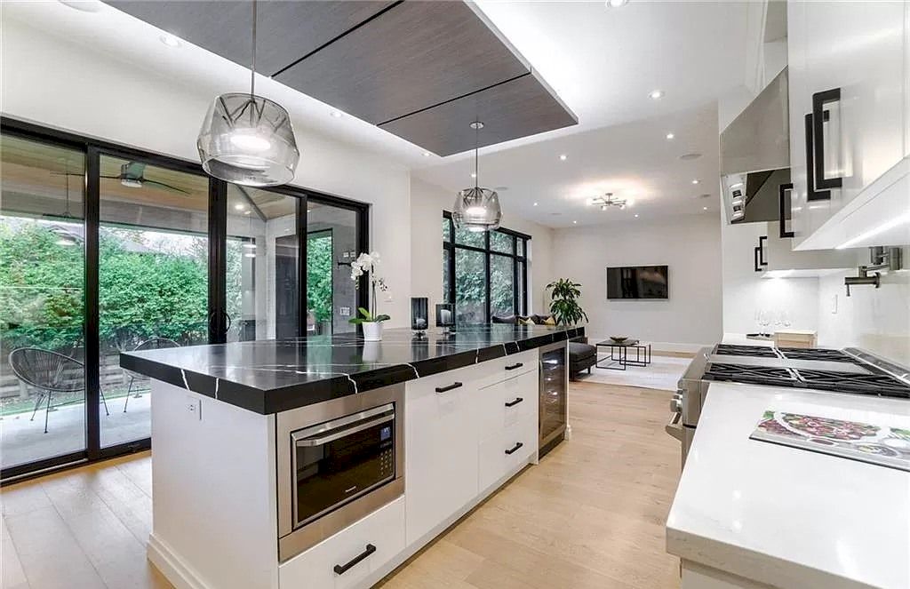 The Contemporary Custom Home in Ontario is a luxurious home now available for sale. This home located at 2450 Meadowood Cres, Oakville, ON L6L 1V6, Canada