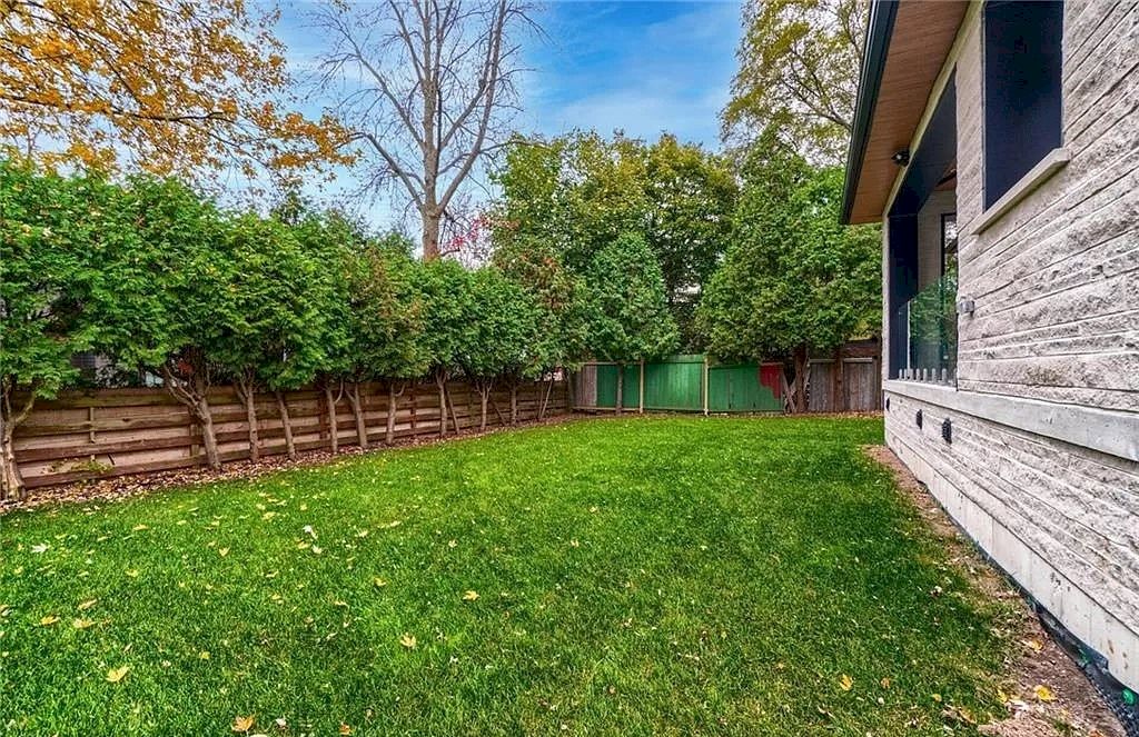 The Contemporary Custom Home in Ontario is a luxurious home now available for sale. This home located at 2450 Meadowood Cres, Oakville, ON L6L 1V6, Canada