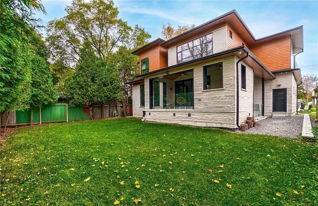 The Contemporary Custom Home in Ontario is a luxurious home now available for sale. This home located at 2450 Meadowood Cres, Oakville, ON L6L 1V6, Canada