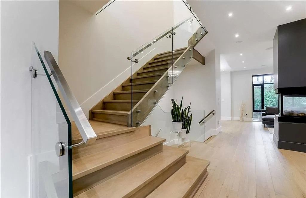 The Contemporary Custom Home in Ontario is a luxurious home now available for sale. This home located at 2450 Meadowood Cres, Oakville, ON L6L 1V6, Canada