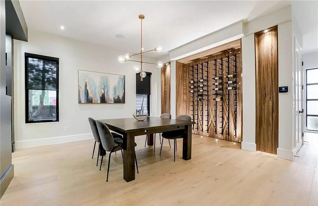 The Contemporary Custom Home in Ontario is a luxurious home now available for sale. This home located at 2450 Meadowood Cres, Oakville, ON L6L 1V6, Canada