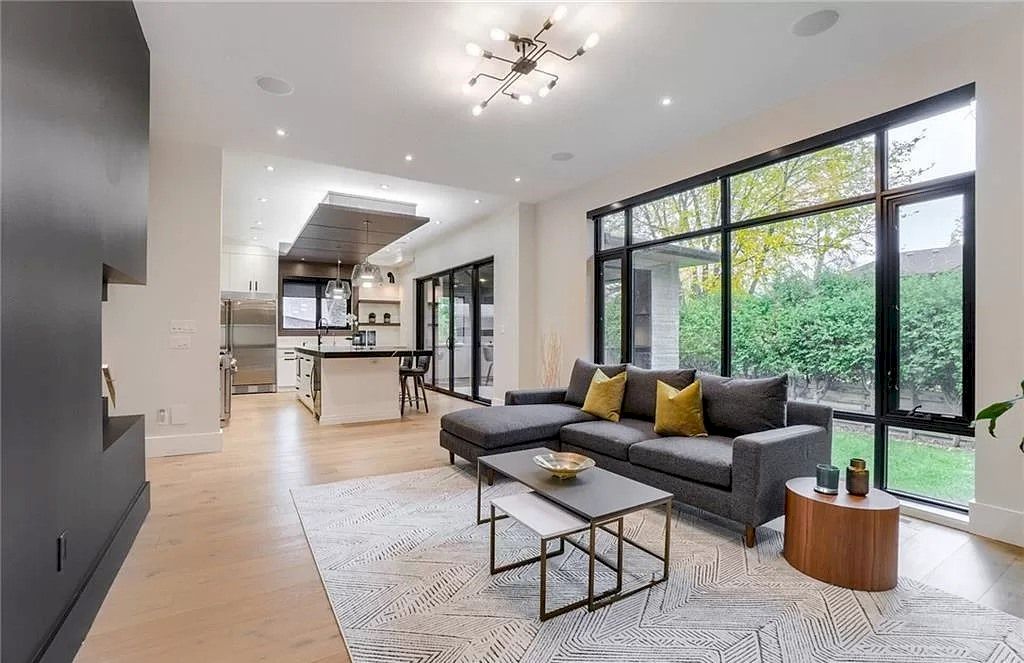 The Contemporary Custom Home in Ontario is a luxurious home now available for sale. This home located at 2450 Meadowood Cres, Oakville, ON L6L 1V6, Canada