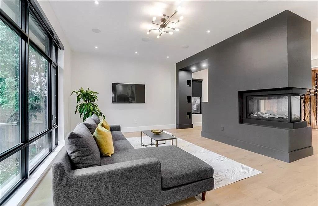The Contemporary Custom Home in Ontario is a luxurious home now available for sale. This home located at 2450 Meadowood Cres, Oakville, ON L6L 1V6, Canada