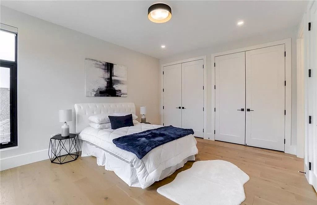 The Contemporary Custom Home in Ontario is a luxurious home now available for sale. This home located at 2450 Meadowood Cres, Oakville, ON L6L 1V6, Canada