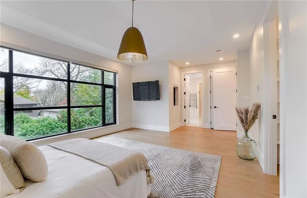 The Contemporary Custom Home in Ontario is a luxurious home now available for sale. This home located at 2450 Meadowood Cres, Oakville, ON L6L 1V6, Canada