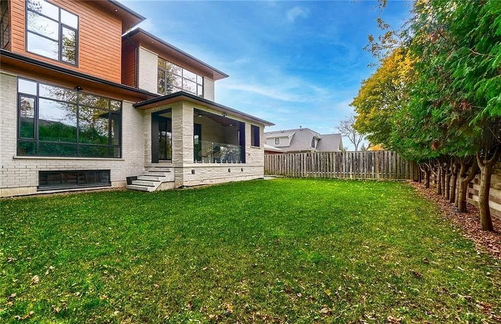 The Contemporary Custom Home in Ontario is a luxurious home now available for sale. This home located at 2450 Meadowood Cres, Oakville, ON L6L 1V6, Canada