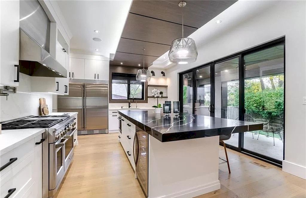 The Contemporary Custom Home in Ontario is a luxurious home now available for sale. This home located at 2450 Meadowood Cres, Oakville, ON L6L 1V6, Canada