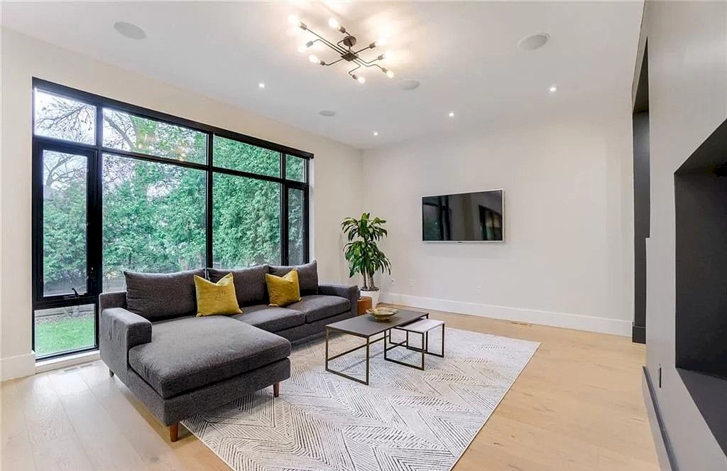 The Contemporary Custom Home in Ontario is a luxurious home now available for sale. This home located at 2450 Meadowood Cres, Oakville, ON L6L 1V6, Canada