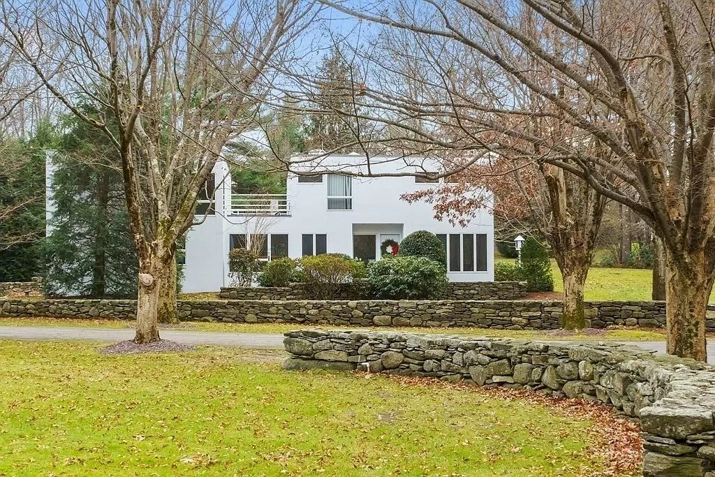The Home in Massachusetts is a luxurious home offering large scale entertaining and comfortable living now available for sale. This home located at 201 Concord St, Carlisle, Massachusetts; offering 05 bedrooms and 08 bathrooms with 15,193 square feet of living spaces.