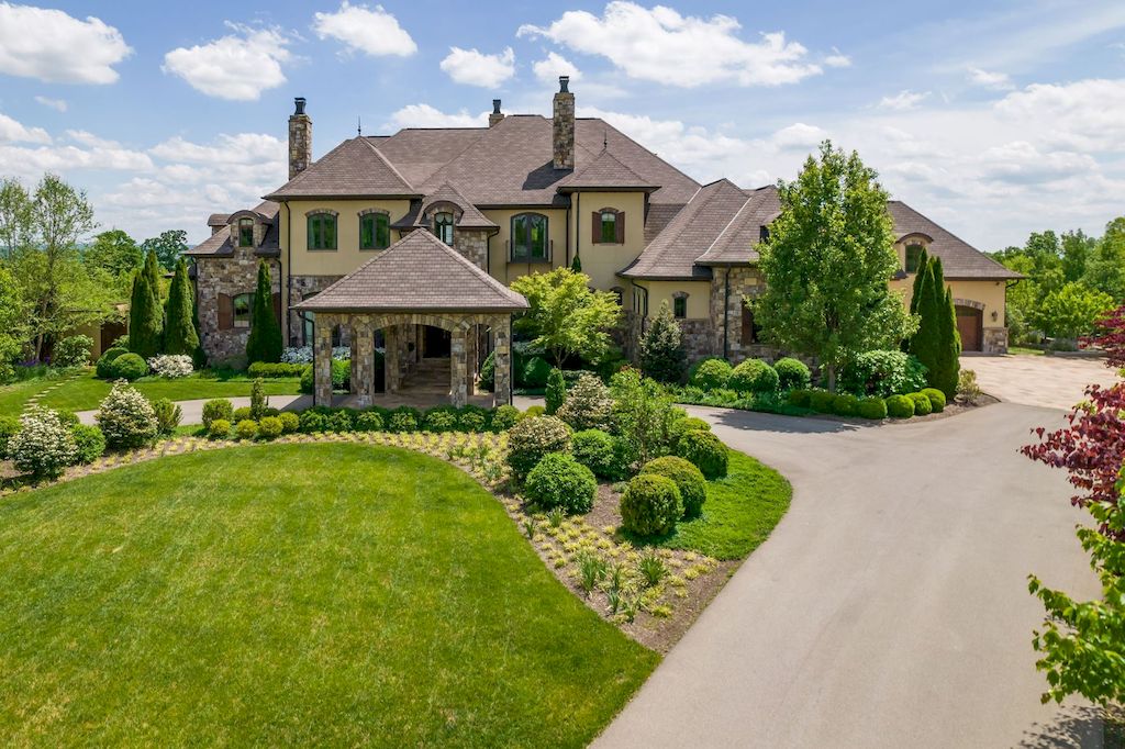 The Home in West Virginia is a luxurious home that you've dreamed of now available for sale. This home located at 4428 Irish Heights Dr, Summersville, West Virginia; offering 05 bedrooms and 09 bathrooms with 9,846 square feet of living spaces.