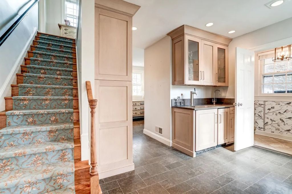 The Home in Virginia is a luxurious home for you to enjoy relaxing moments with family and friends now available for sale. This home located at 2001-2007 Whiteoaks Dr, Alexandria, Virginia; offering 07 bedrooms and 08 bathrooms with 6,450 square feet of living spaces.