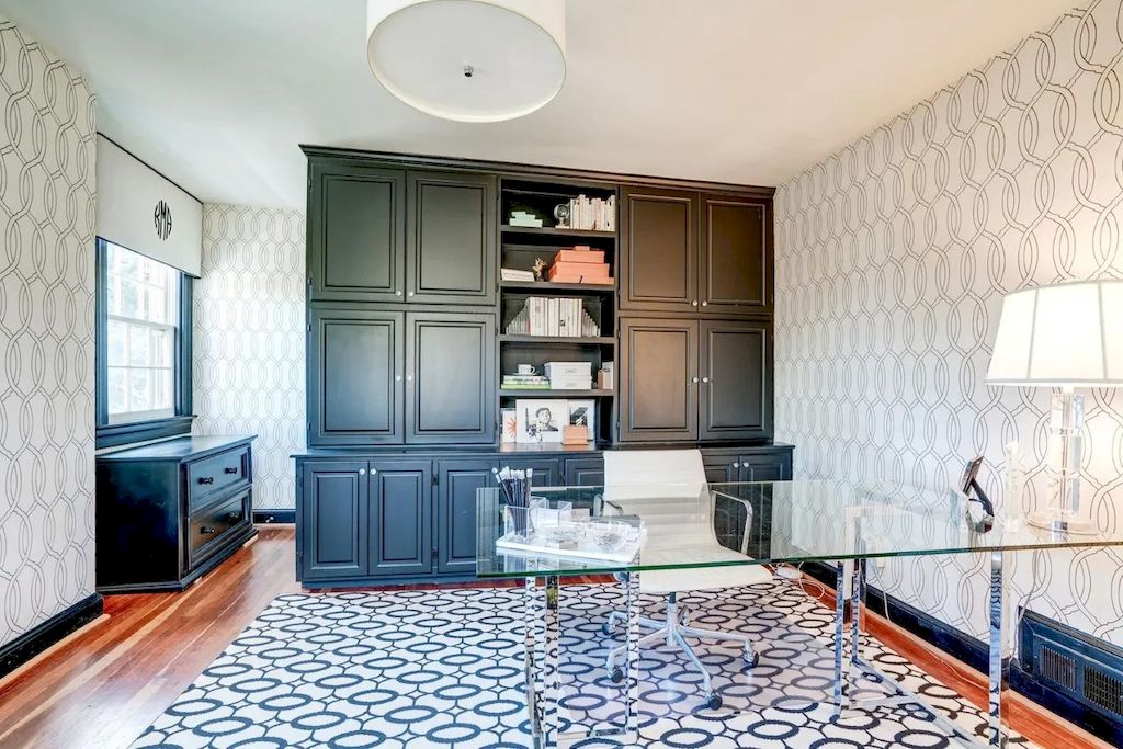 The Home in Virginia is a luxurious home for you to enjoy relaxing moments with family and friends now available for sale. This home located at 2001-2007 Whiteoaks Dr, Alexandria, Virginia; offering 07 bedrooms and 08 bathrooms with 6,450 square feet of living spaces.