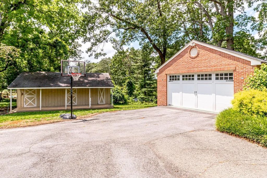 The Home in Virginia is a luxurious home for you to enjoy relaxing moments with family and friends now available for sale. This home located at 2001-2007 Whiteoaks Dr, Alexandria, Virginia; offering 07 bedrooms and 08 bathrooms with 6,450 square feet of living spaces.