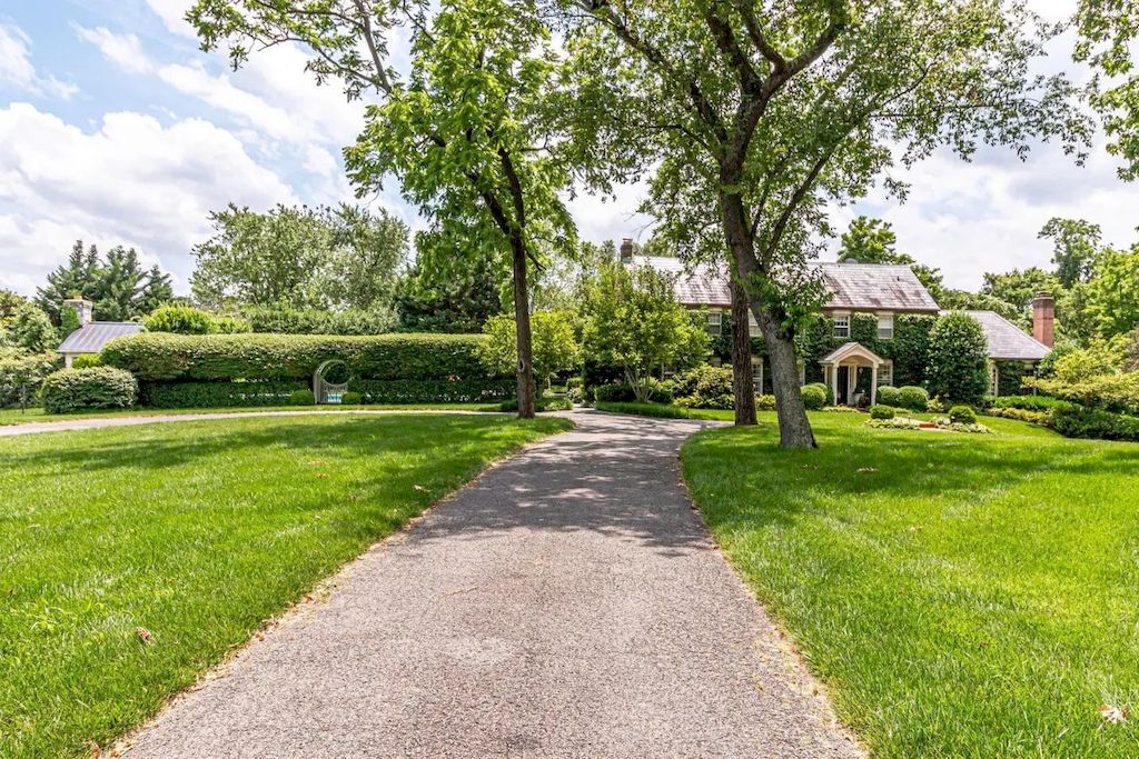 The Home in Virginia is a luxurious home for you to enjoy relaxing moments with family and friends now available for sale. This home located at 2001-2007 Whiteoaks Dr, Alexandria, Virginia; offering 07 bedrooms and 08 bathrooms with 6,450 square feet of living spaces.