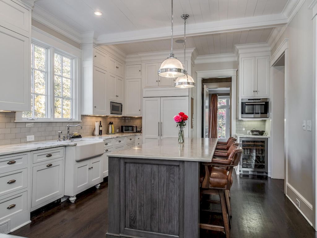 The Home in North Carolina is a luxurious home set on a hill on quiet street in Myers Park now available for sale. This home located at 2027 Princeton Ave, Charlotte, North Carolina; offering 06 bedrooms and 08 bathrooms with 6,355 square feet of living spaces. 