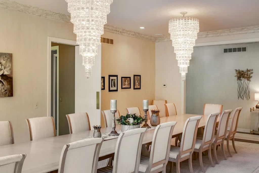 The Home in Michigan is a luxurious home possessing a lovely courtyard with fountain and refined interiors now available for sale. This home located at 1100 Orchard Ridge Rd, Bloomfield Hills, Michigan; offering 06 bedrooms and 11 bathrooms with 14,900 square feet of living spaces.