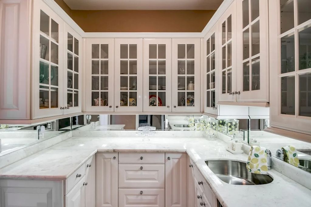 The Home in Michigan is a luxurious home possessing a lovely courtyard with fountain and refined interiors now available for sale. This home located at 1100 Orchard Ridge Rd, Bloomfield Hills, Michigan; offering 06 bedrooms and 11 bathrooms with 14,900 square feet of living spaces.