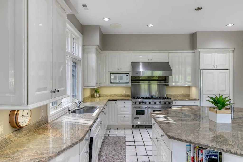 The Home in Michigan is a luxurious home possessing a lovely courtyard with fountain and refined interiors now available for sale. This home located at 1100 Orchard Ridge Rd, Bloomfield Hills, Michigan; offering 06 bedrooms and 11 bathrooms with 14,900 square feet of living spaces.