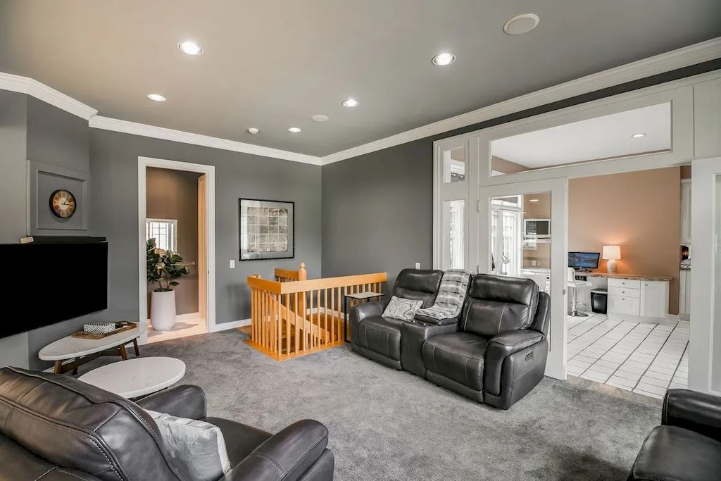 The Home in Michigan is a luxurious home possessing a lovely courtyard with fountain and refined interiors now available for sale. This home located at 1100 Orchard Ridge Rd, Bloomfield Hills, Michigan; offering 06 bedrooms and 11 bathrooms with 14,900 square feet of living spaces.