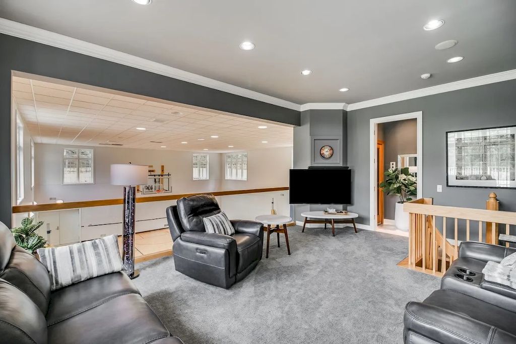 The Home in Michigan is a luxurious home possessing a lovely courtyard with fountain and refined interiors now available for sale. This home located at 1100 Orchard Ridge Rd, Bloomfield Hills, Michigan; offering 06 bedrooms and 11 bathrooms with 14,900 square feet of living spaces.
