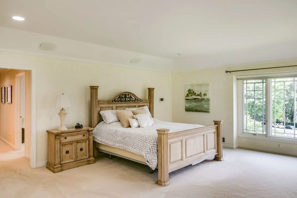 The Home in Michigan is a luxurious home possessing a lovely courtyard with fountain and refined interiors now available for sale. This home located at 1100 Orchard Ridge Rd, Bloomfield Hills, Michigan; offering 06 bedrooms and 11 bathrooms with 14,900 square feet of living spaces.