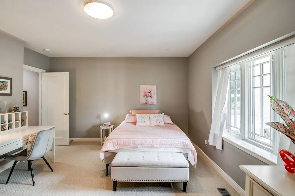 The Home in Michigan is a luxurious home possessing a lovely courtyard with fountain and refined interiors now available for sale. This home located at 1100 Orchard Ridge Rd, Bloomfield Hills, Michigan; offering 06 bedrooms and 11 bathrooms with 14,900 square feet of living spaces.