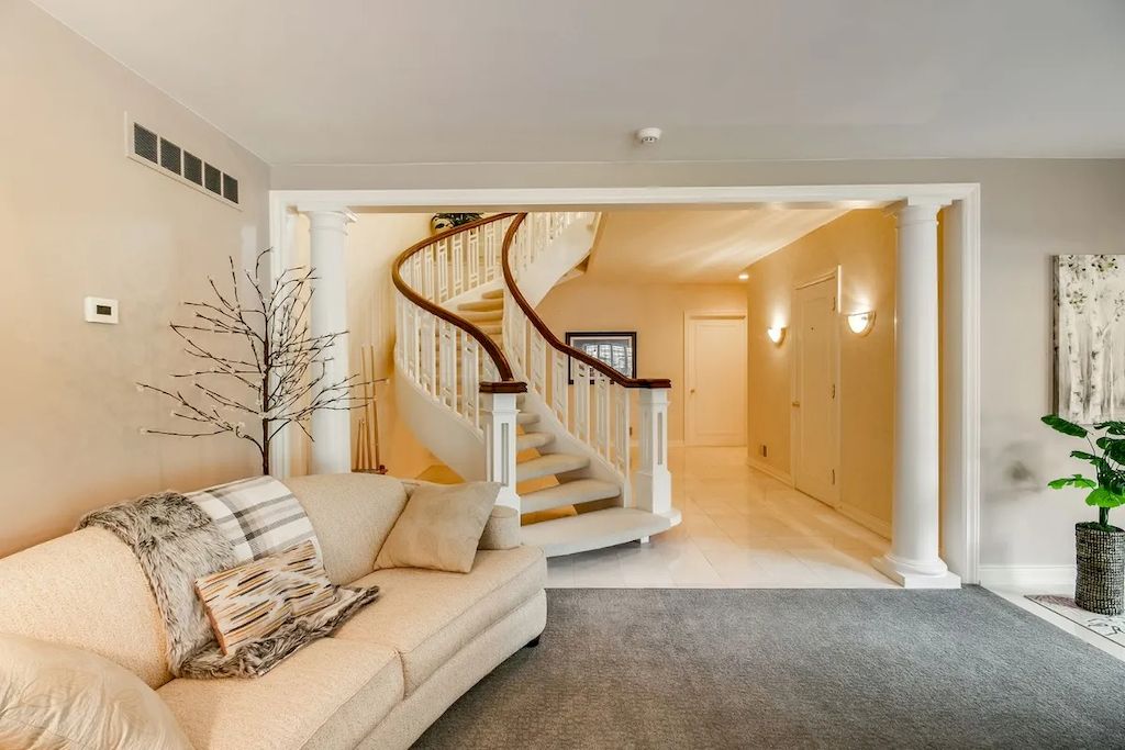 The Home in Michigan is a luxurious home possessing a lovely courtyard with fountain and refined interiors now available for sale. This home located at 1100 Orchard Ridge Rd, Bloomfield Hills, Michigan; offering 06 bedrooms and 11 bathrooms with 14,900 square feet of living spaces.