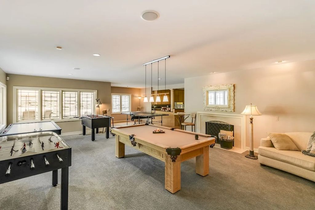 The Home in Michigan is a luxurious home possessing a lovely courtyard with fountain and refined interiors now available for sale. This home located at 1100 Orchard Ridge Rd, Bloomfield Hills, Michigan; offering 06 bedrooms and 11 bathrooms with 14,900 square feet of living spaces.