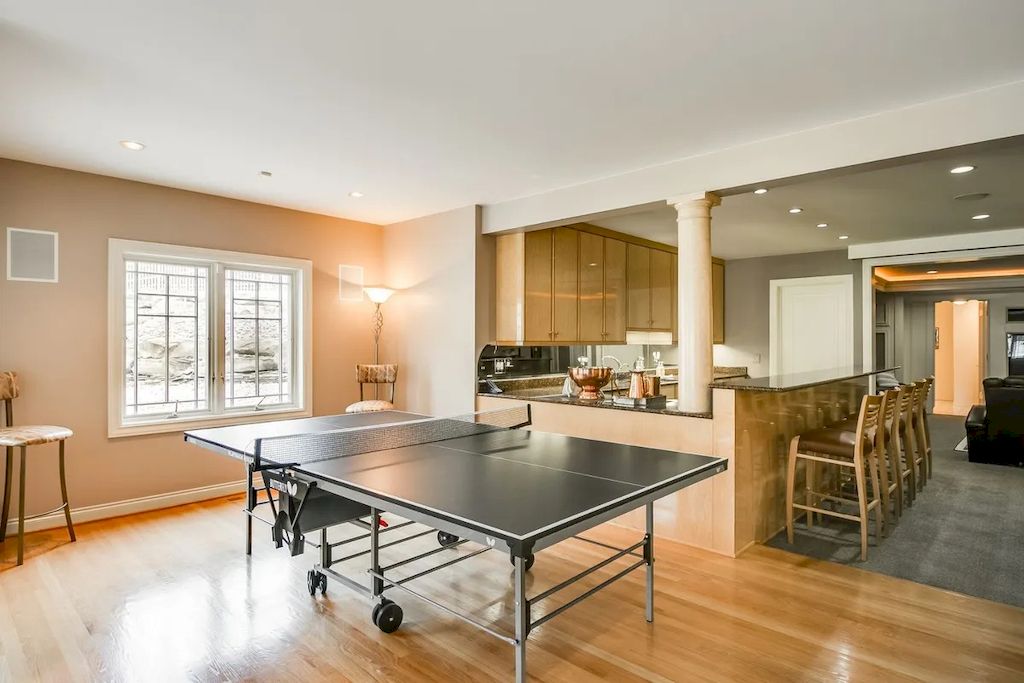 The Home in Michigan is a luxurious home possessing a lovely courtyard with fountain and refined interiors now available for sale. This home located at 1100 Orchard Ridge Rd, Bloomfield Hills, Michigan; offering 06 bedrooms and 11 bathrooms with 14,900 square feet of living spaces.