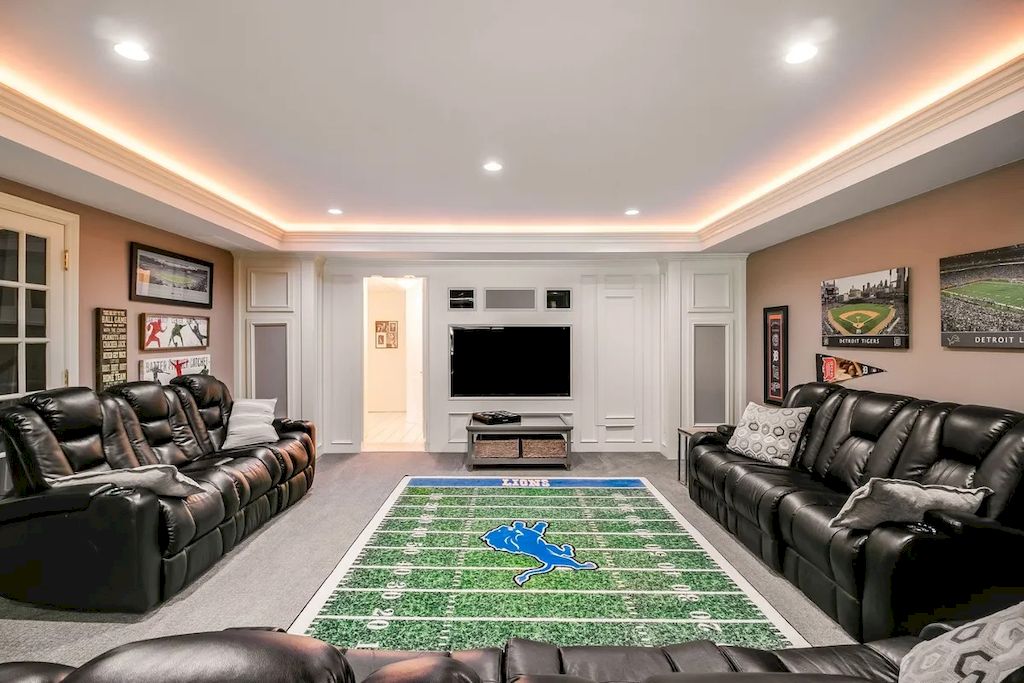 The Home in Michigan is a luxurious home possessing a lovely courtyard with fountain and refined interiors now available for sale. This home located at 1100 Orchard Ridge Rd, Bloomfield Hills, Michigan; offering 06 bedrooms and 11 bathrooms with 14,900 square feet of living spaces.