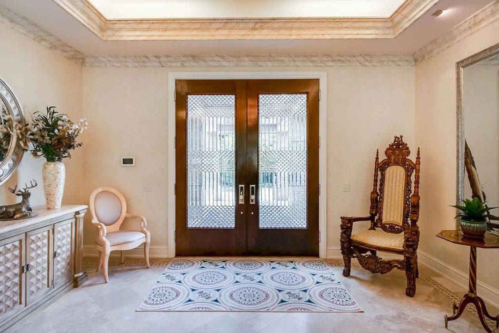 The Home in Michigan is a luxurious home possessing a lovely courtyard with fountain and refined interiors now available for sale. This home located at 1100 Orchard Ridge Rd, Bloomfield Hills, Michigan; offering 06 bedrooms and 11 bathrooms with 14,900 square feet of living spaces.