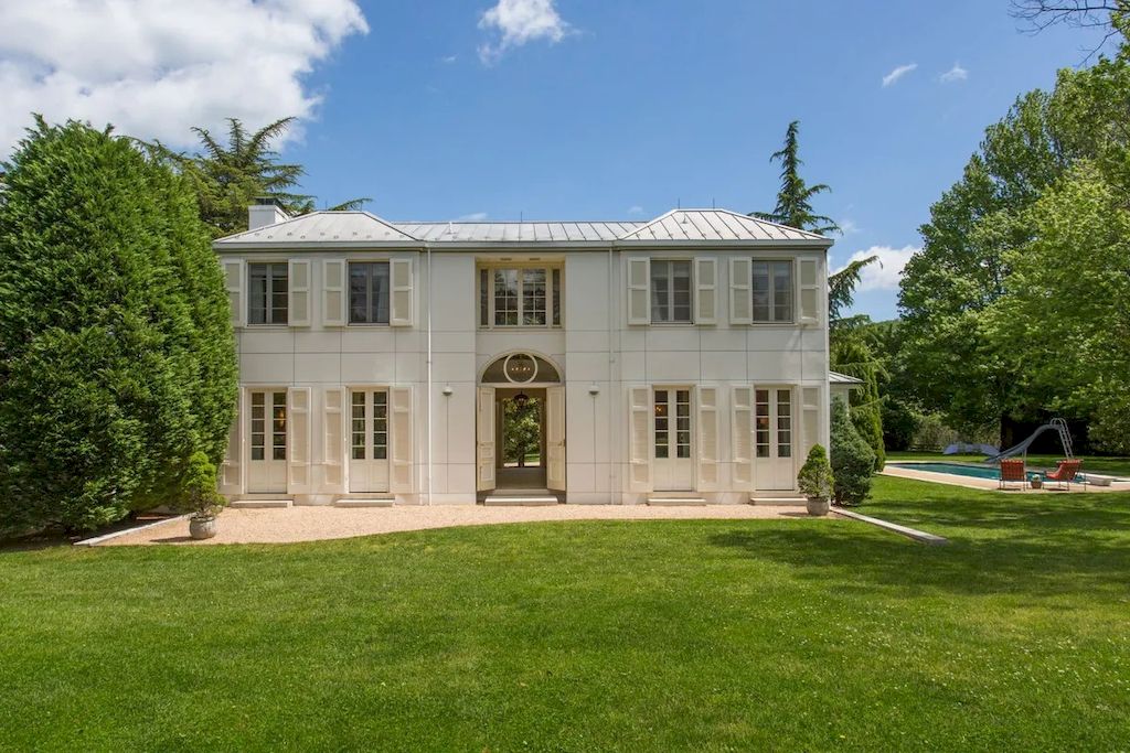 The Home in Virginia is a luxurious estate surrounded by 360 degree mountain view now available for sale. This home located at 61 Deerfield Ln, Sperryville, Virginia; offering 05 bedrooms and 05 bathrooms with 7,892 square feet of living spaces. 
