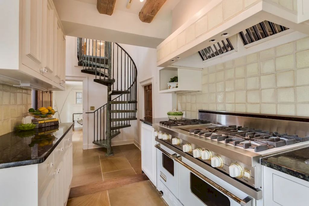 The Home in Virginia is a luxurious estate surrounded by 360 degree mountain view now available for sale. This home located at 61 Deerfield Ln, Sperryville, Virginia; offering 05 bedrooms and 05 bathrooms with 7,892 square feet of living spaces. 
