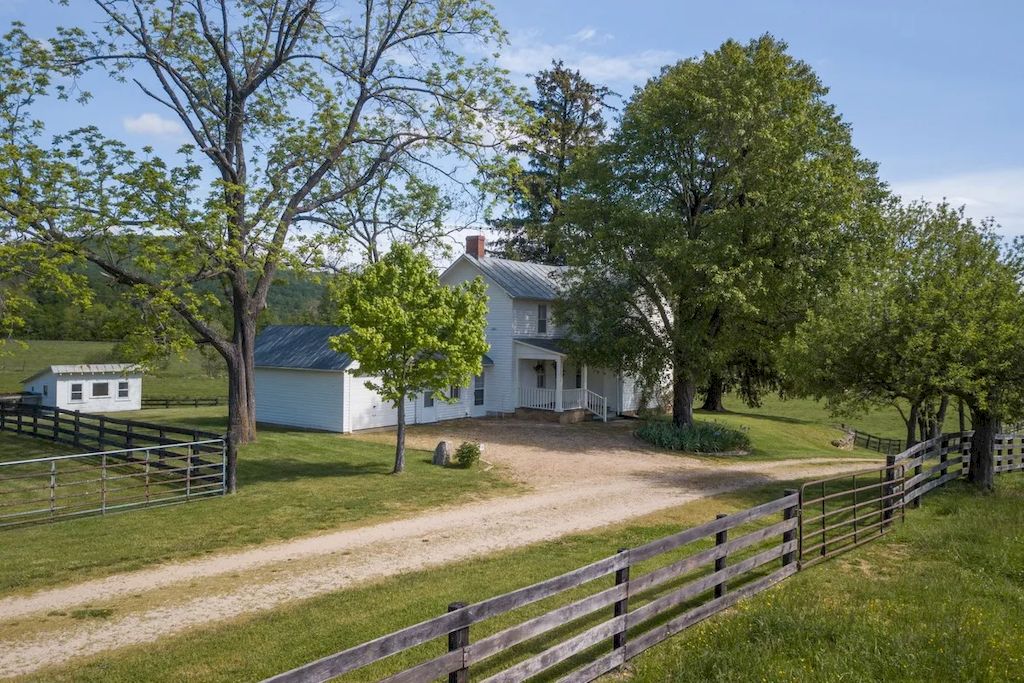 The Home in Virginia is a luxurious estate surrounded by 360 degree mountain view now available for sale. This home located at 61 Deerfield Ln, Sperryville, Virginia; offering 05 bedrooms and 05 bathrooms with 7,892 square feet of living spaces. 