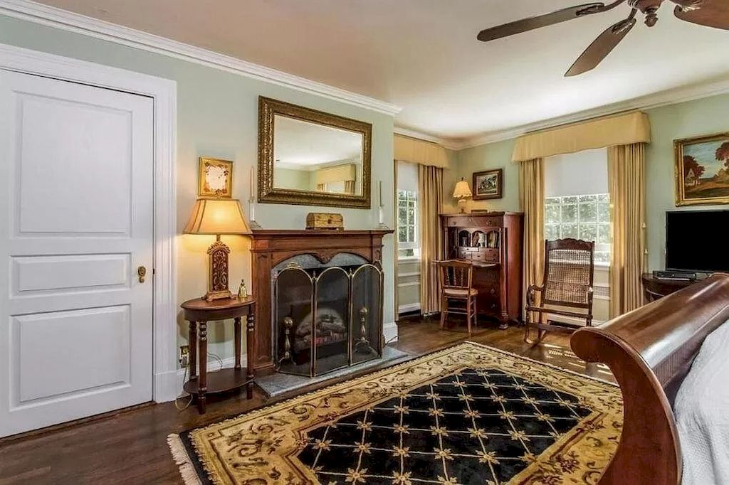The Home in Massachusetts is a luxurious home which enjoys spectacular sunset views of the Oyster Pond now available for sale. This home located at 150-154 Cross St, Chatham, Massachusetts; offering 10 bedrooms and 10 bathrooms with 8,000 square feet of living spaces.