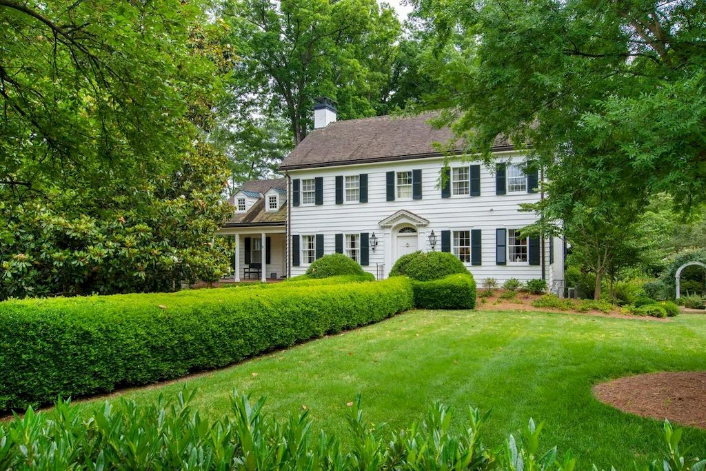 The Home in North Carolina is a luxurious home which brings comfortable ambiance with its classic design and tasteful detail now available for sale. This home located at 1520 Jarvis St, Raleigh, North Carolina; offering 04 bedrooms and 04 bathrooms with 4,361 square feet of living spaces.