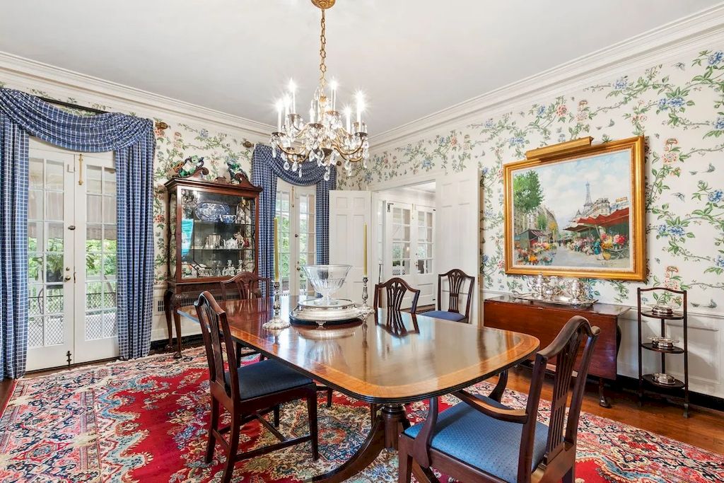 The Home in North Carolina is a luxurious home which brings comfortable ambiance with its classic design and tasteful detail now available for sale. This home located at 1520 Jarvis St, Raleigh, North Carolina; offering 04 bedrooms and 04 bathrooms with 4,361 square feet of living spaces.