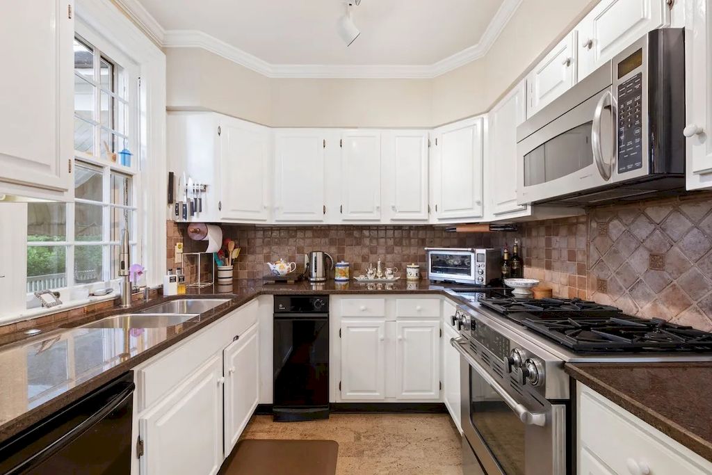 The Home in North Carolina is a luxurious home which brings comfortable ambiance with its classic design and tasteful detail now available for sale. This home located at 1520 Jarvis St, Raleigh, North Carolina; offering 04 bedrooms and 04 bathrooms with 4,361 square feet of living spaces.