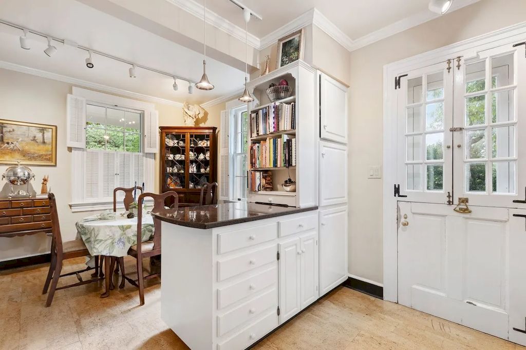 The Home in North Carolina is a luxurious home which brings comfortable ambiance with its classic design and tasteful detail now available for sale. This home located at 1520 Jarvis St, Raleigh, North Carolina; offering 04 bedrooms and 04 bathrooms with 4,361 square feet of living spaces.