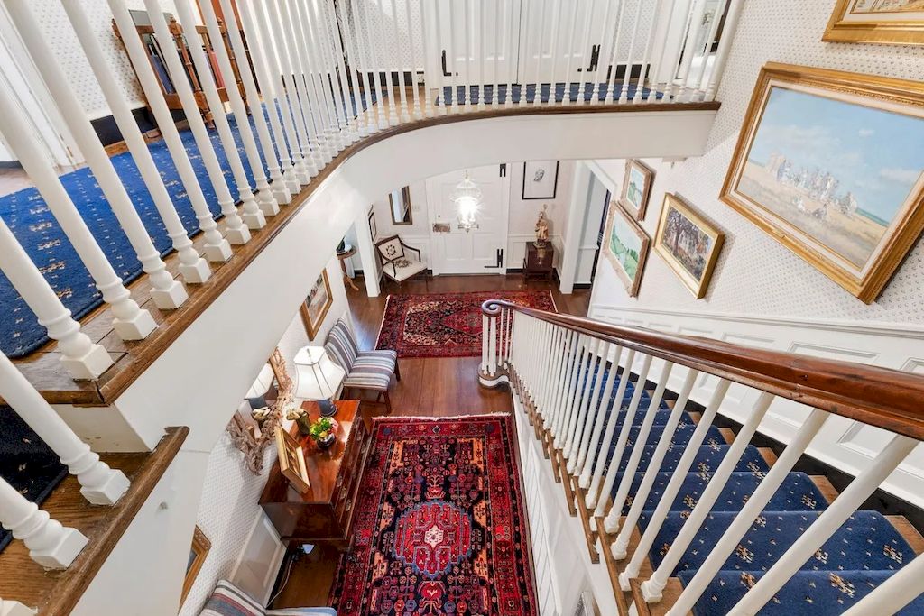 The Home in North Carolina is a luxurious home which brings comfortable ambiance with its classic design and tasteful detail now available for sale. This home located at 1520 Jarvis St, Raleigh, North Carolina; offering 04 bedrooms and 04 bathrooms with 4,361 square feet of living spaces.