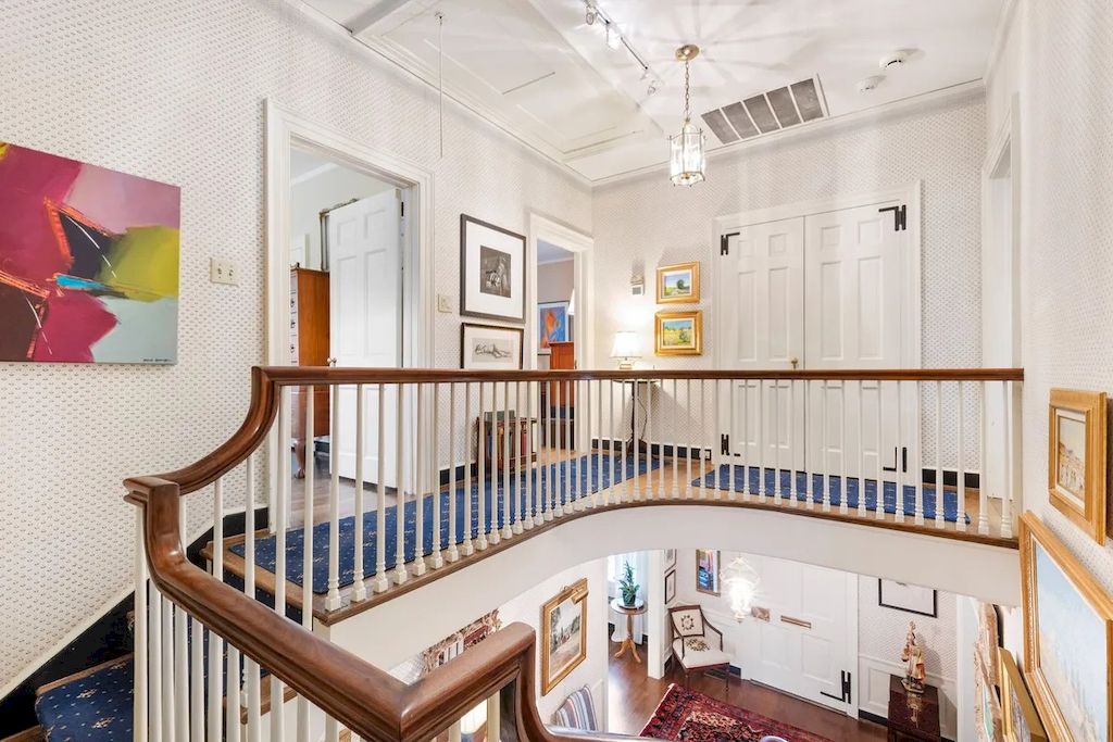 The Home in North Carolina is a luxurious home which brings comfortable ambiance with its classic design and tasteful detail now available for sale. This home located at 1520 Jarvis St, Raleigh, North Carolina; offering 04 bedrooms and 04 bathrooms with 4,361 square feet of living spaces.