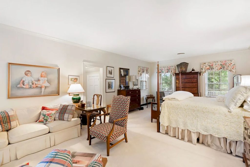 The Home in North Carolina is a luxurious home which brings comfortable ambiance with its classic design and tasteful detail now available for sale. This home located at 1520 Jarvis St, Raleigh, North Carolina; offering 04 bedrooms and 04 bathrooms with 4,361 square feet of living spaces.