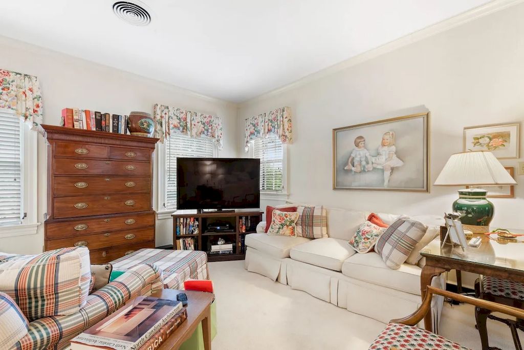 The Home in North Carolina is a luxurious home which brings comfortable ambiance with its classic design and tasteful detail now available for sale. This home located at 1520 Jarvis St, Raleigh, North Carolina; offering 04 bedrooms and 04 bathrooms with 4,361 square feet of living spaces.