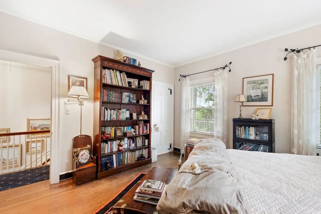 The Home in North Carolina is a luxurious home which brings comfortable ambiance with its classic design and tasteful detail now available for sale. This home located at 1520 Jarvis St, Raleigh, North Carolina; offering 04 bedrooms and 04 bathrooms with 4,361 square feet of living spaces.