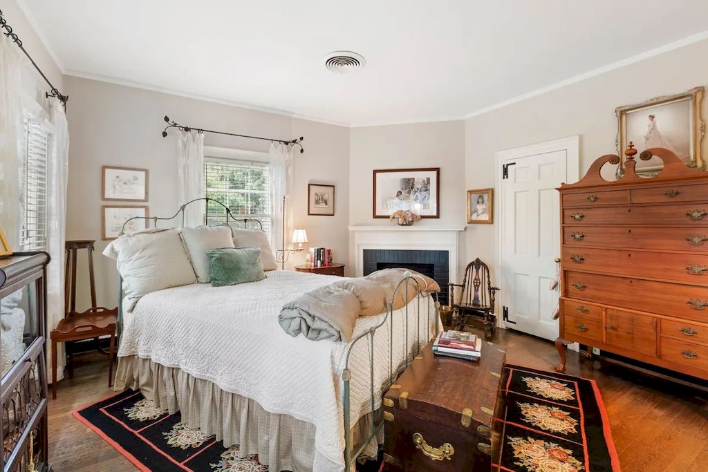 The Home in North Carolina is a luxurious home which brings comfortable ambiance with its classic design and tasteful detail now available for sale. This home located at 1520 Jarvis St, Raleigh, North Carolina; offering 04 bedrooms and 04 bathrooms with 4,361 square feet of living spaces.