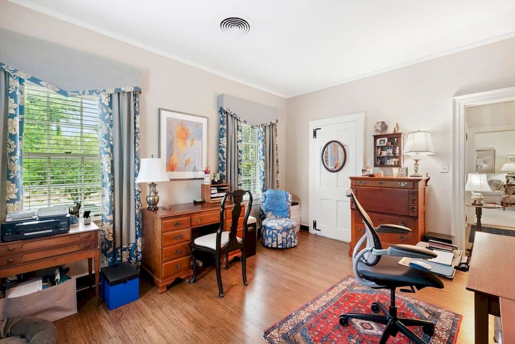The Home in North Carolina is a luxurious home which brings comfortable ambiance with its classic design and tasteful detail now available for sale. This home located at 1520 Jarvis St, Raleigh, North Carolina; offering 04 bedrooms and 04 bathrooms with 4,361 square feet of living spaces.
