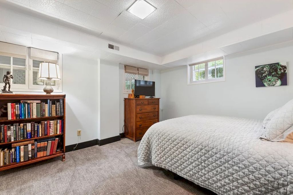 The Home in North Carolina is a luxurious home which brings comfortable ambiance with its classic design and tasteful detail now available for sale. This home located at 1520 Jarvis St, Raleigh, North Carolina; offering 04 bedrooms and 04 bathrooms with 4,361 square feet of living spaces.