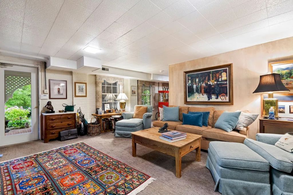The Home in North Carolina is a luxurious home which brings comfortable ambiance with its classic design and tasteful detail now available for sale. This home located at 1520 Jarvis St, Raleigh, North Carolina; offering 04 bedrooms and 04 bathrooms with 4,361 square feet of living spaces.