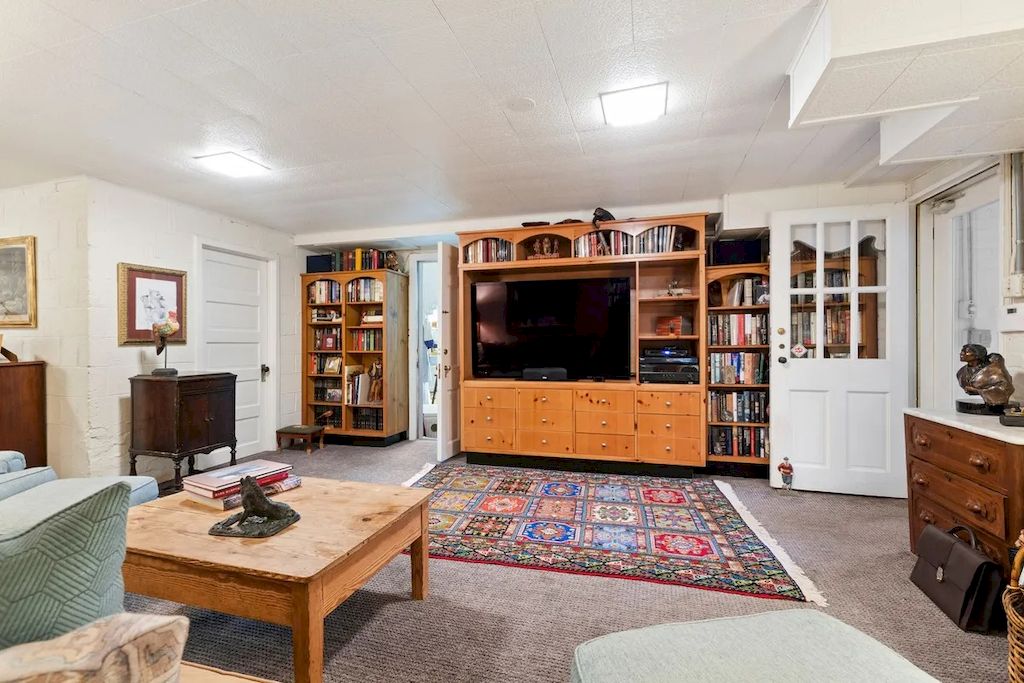 The Home in North Carolina is a luxurious home which brings comfortable ambiance with its classic design and tasteful detail now available for sale. This home located at 1520 Jarvis St, Raleigh, North Carolina; offering 04 bedrooms and 04 bathrooms with 4,361 square feet of living spaces.