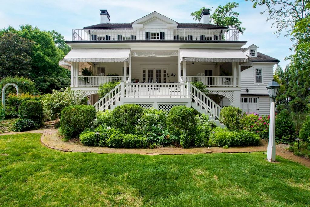The Home in North Carolina is a luxurious home which brings comfortable ambiance with its classic design and tasteful detail now available for sale. This home located at 1520 Jarvis St, Raleigh, North Carolina; offering 04 bedrooms and 04 bathrooms with 4,361 square feet of living spaces.